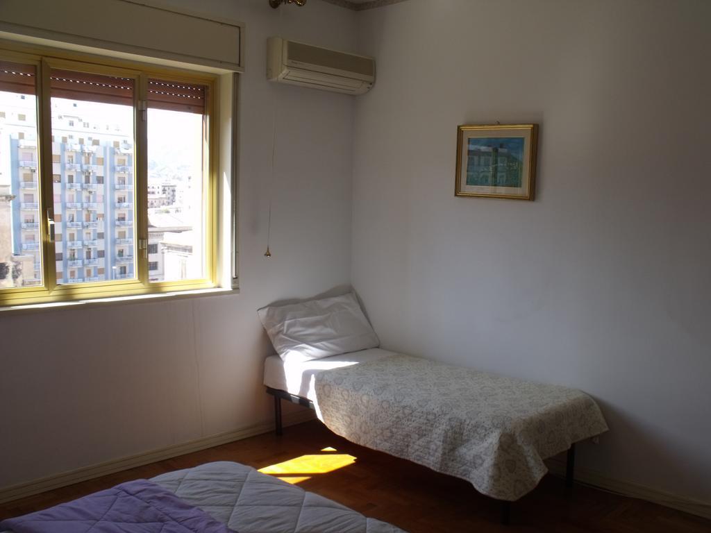 A Tre Passi Dal Centro Hotel Палермо Екстериор снимка
