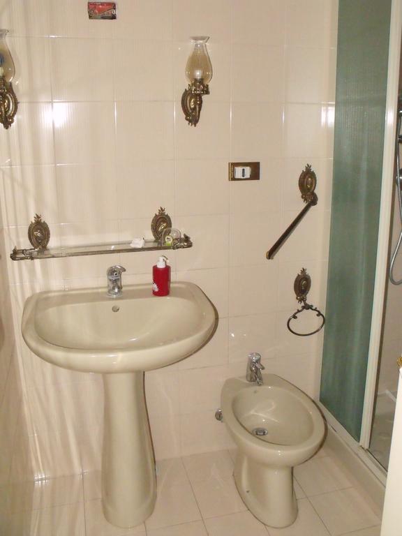 A Tre Passi Dal Centro Hotel Палермо Екстериор снимка
