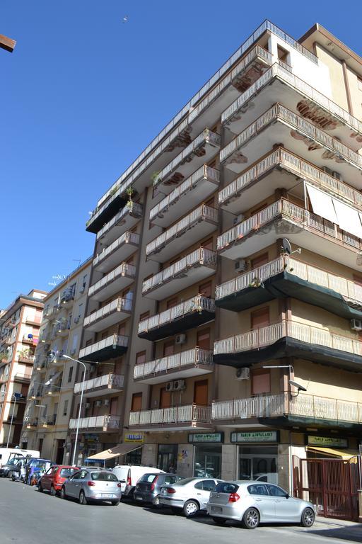 A Tre Passi Dal Centro Hotel Палермо Екстериор снимка